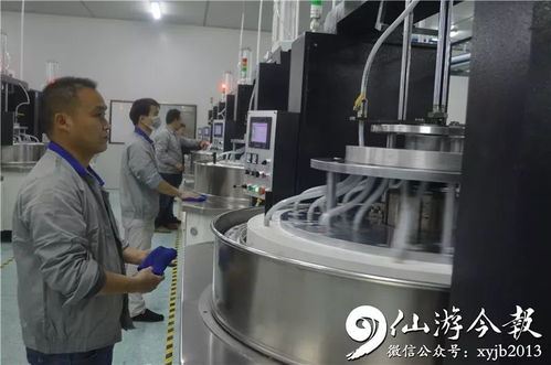 仙游手机盖板首批产品成功下线，县领导调研并统筹民生服务